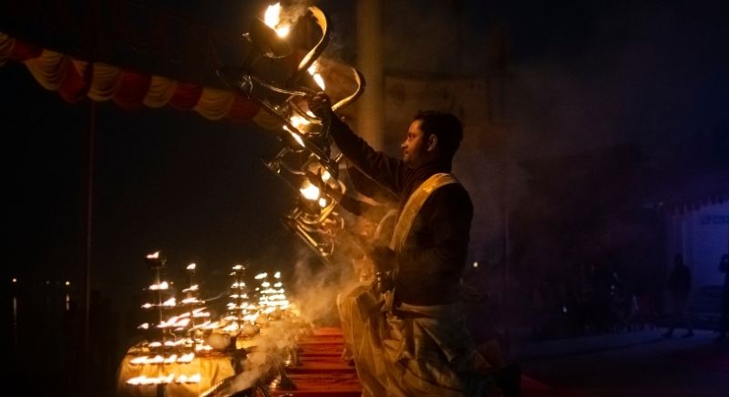 Arti-Manikarnika-Ghat-Varanasi-IML-Travel