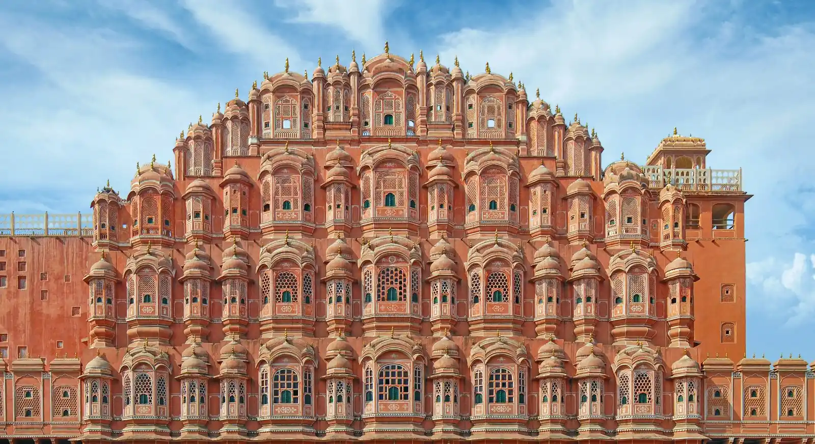 Beautiful-View-Hawa-Mahal-Rajasthan-IML-Travel