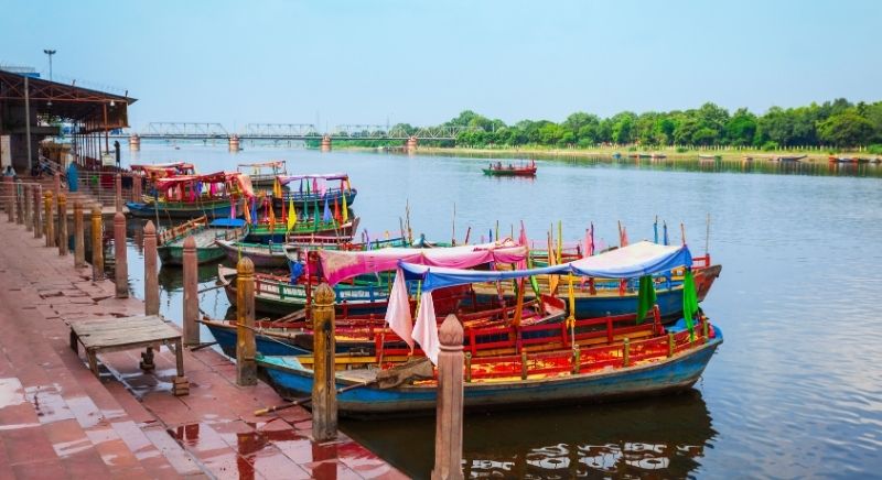 Boats-Vishram-Ghat-Mathura-IML-Travel