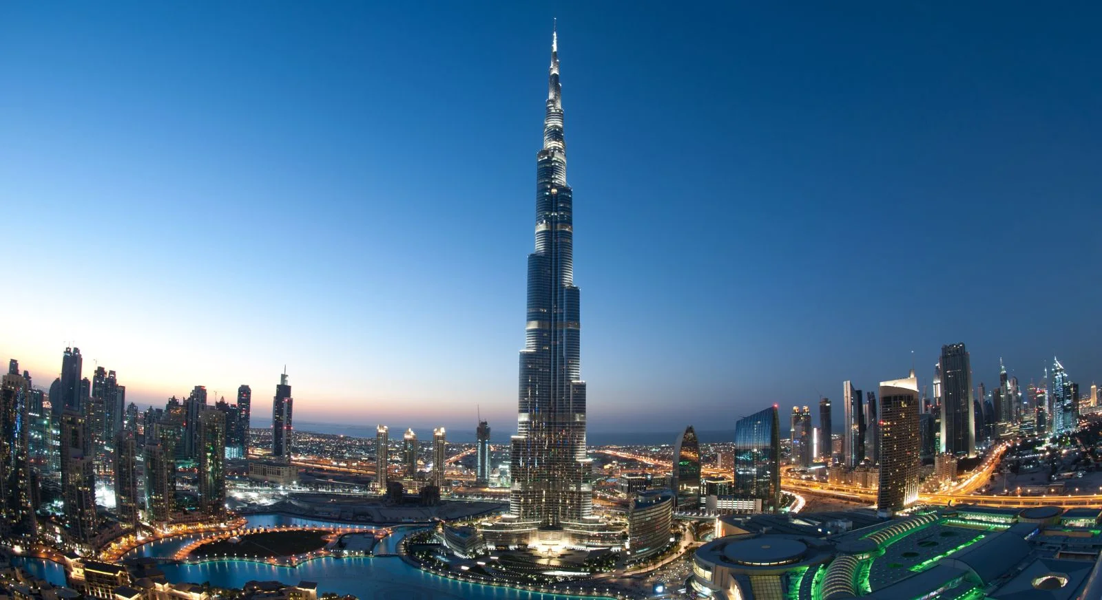 Burj-Khalifa-Skyscraper-Dubai-United-Arab-Emirates-IML-Travel