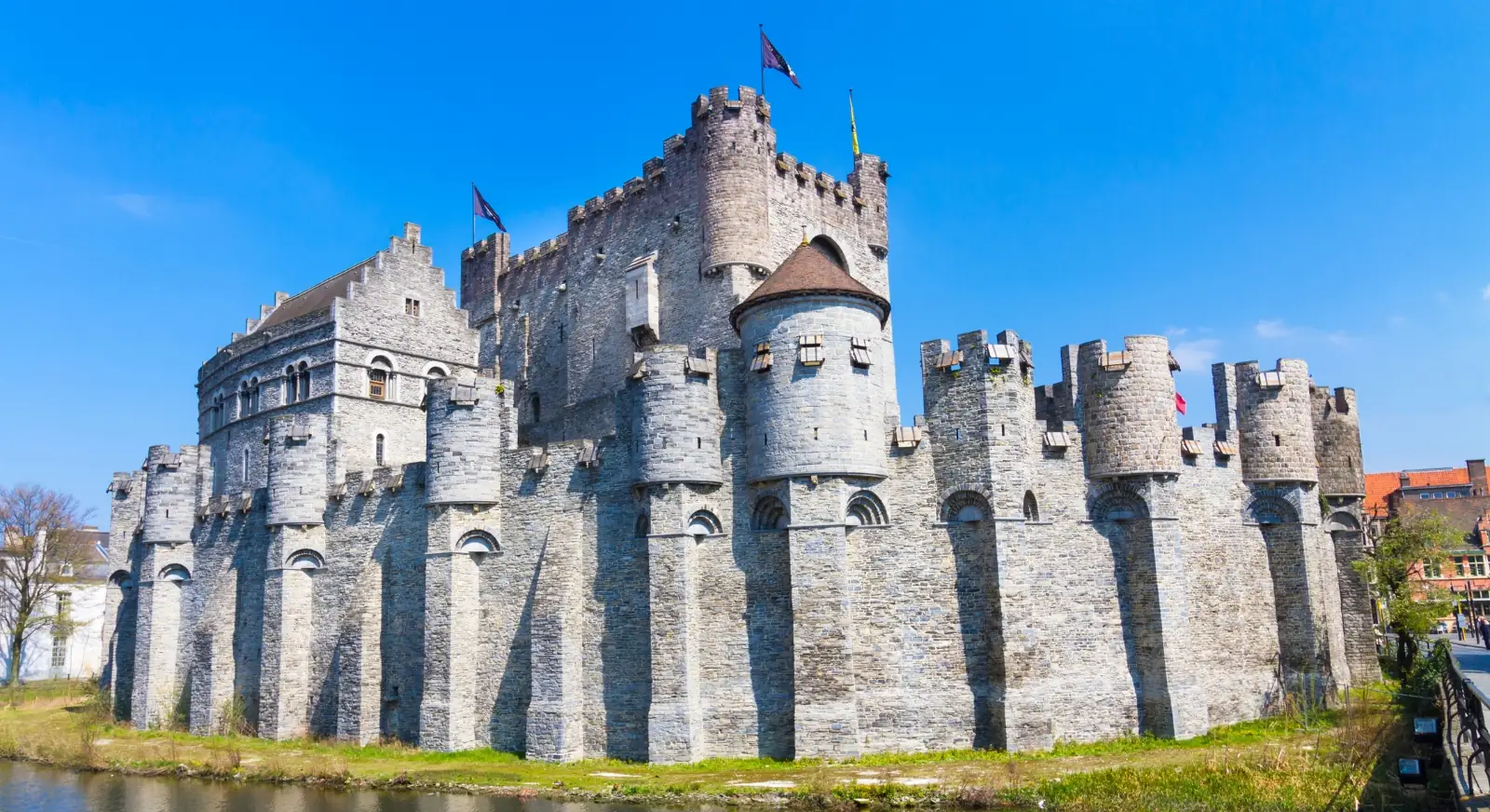 Castle-of-the-Counts-IML-Travel