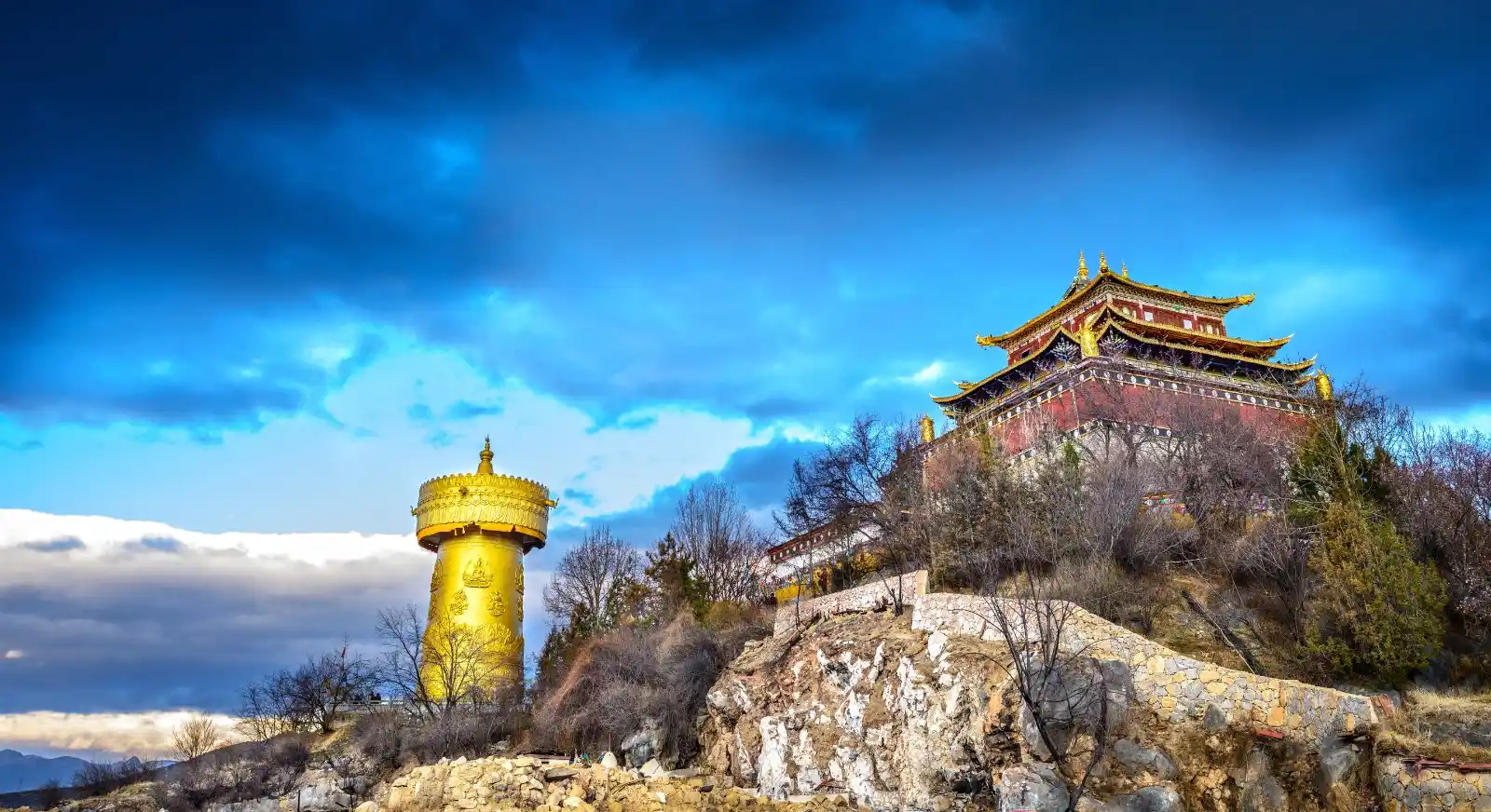 Dukezong-Ancient-City-Shangri-La-China-IML-Travel