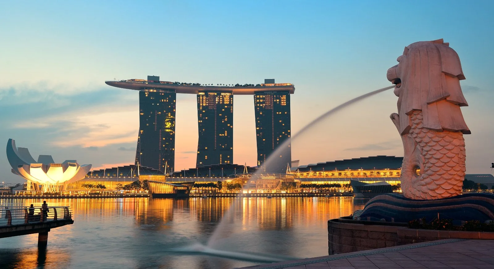 Evening-View-Merlion-mascot-Singapore-IML-Travel