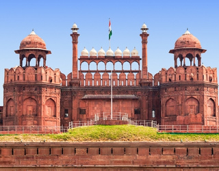 Fornt-view-Of-Red-Fort-New-Delhi-IML-Travel