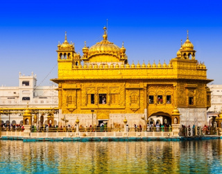 Front-veiw-of-Sri-Harmandir-Sahib-Amritsar-IML-Travel