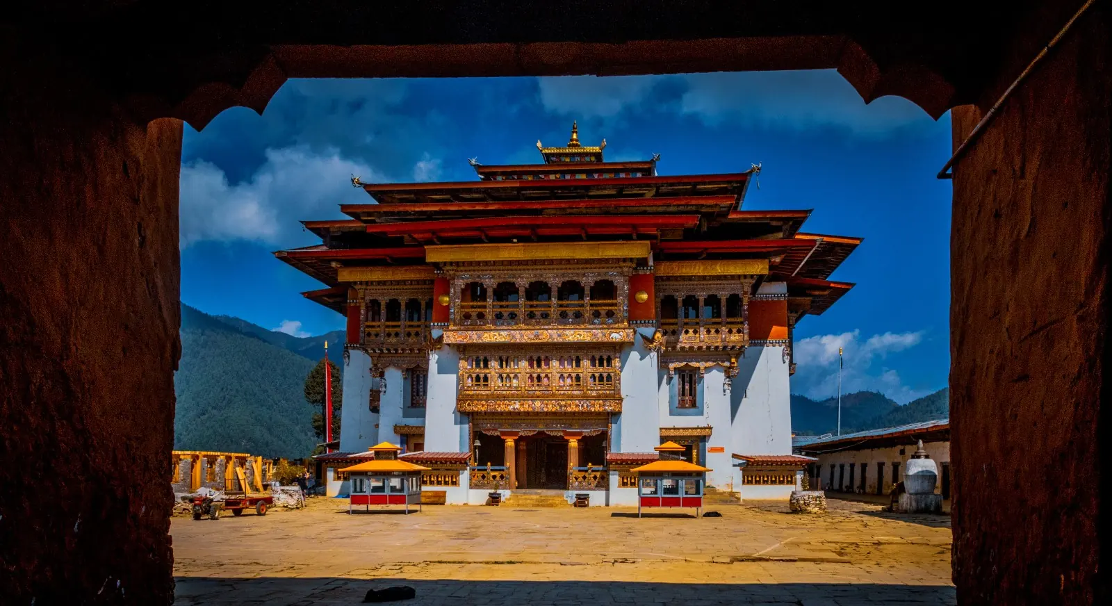 Gangtey-Monastery-Bhutan-IML-Trave