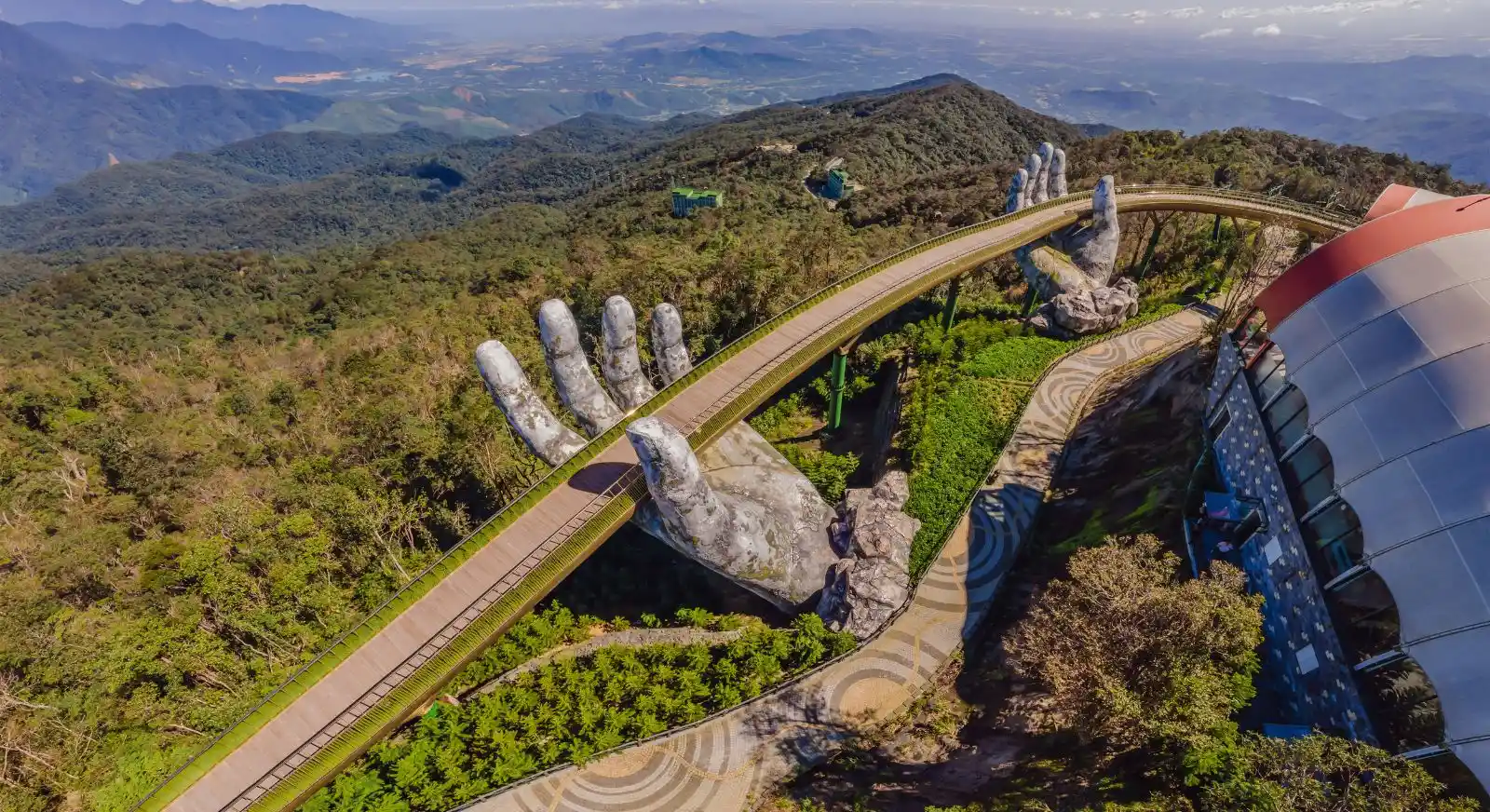 Golden-Bridge-Pedestrian-bridge-in-Vietnam-IML-Travel