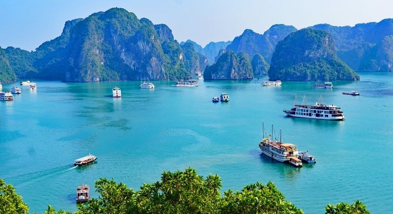 Hạ-Long-Bay-Vietnam-IML-Travel