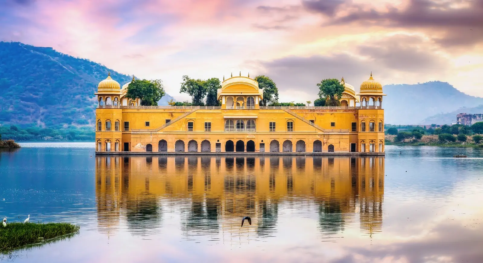 Jal-Mahal-Jaipur-IML-Travel