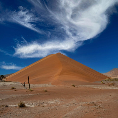 Large-dune-in-Sossusvlei-of-the-Namib-IML-Travel