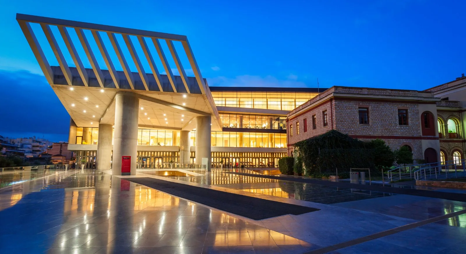 Night-View-Acropolis-Museum-in-Athens-Greece-IML-Trave