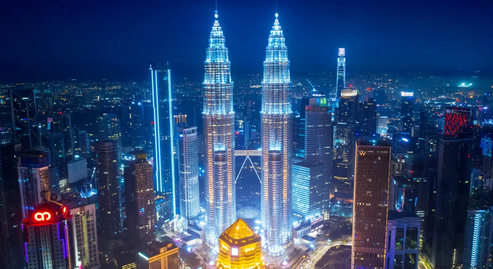 Night-View-Petronas-Twin-Towers-Malaysia-IML-Travel