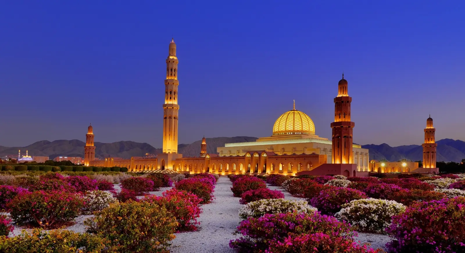 Night-View-Sultan-Qaboos-Grand-Mosque-Oman-IML-Travel