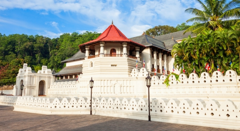 Sacred-Tooth-Relic- Temple-IML-TRAVEL
