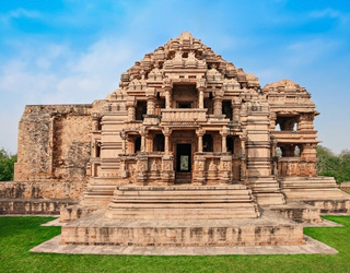 Sasbahu-Temple-Gwalior-Madhya-Pradesh-IML-Travel