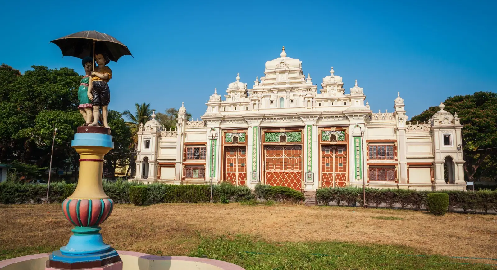 Side-View-Jaganmohan-Palace-Mysore-Karnataka-IML-Travel