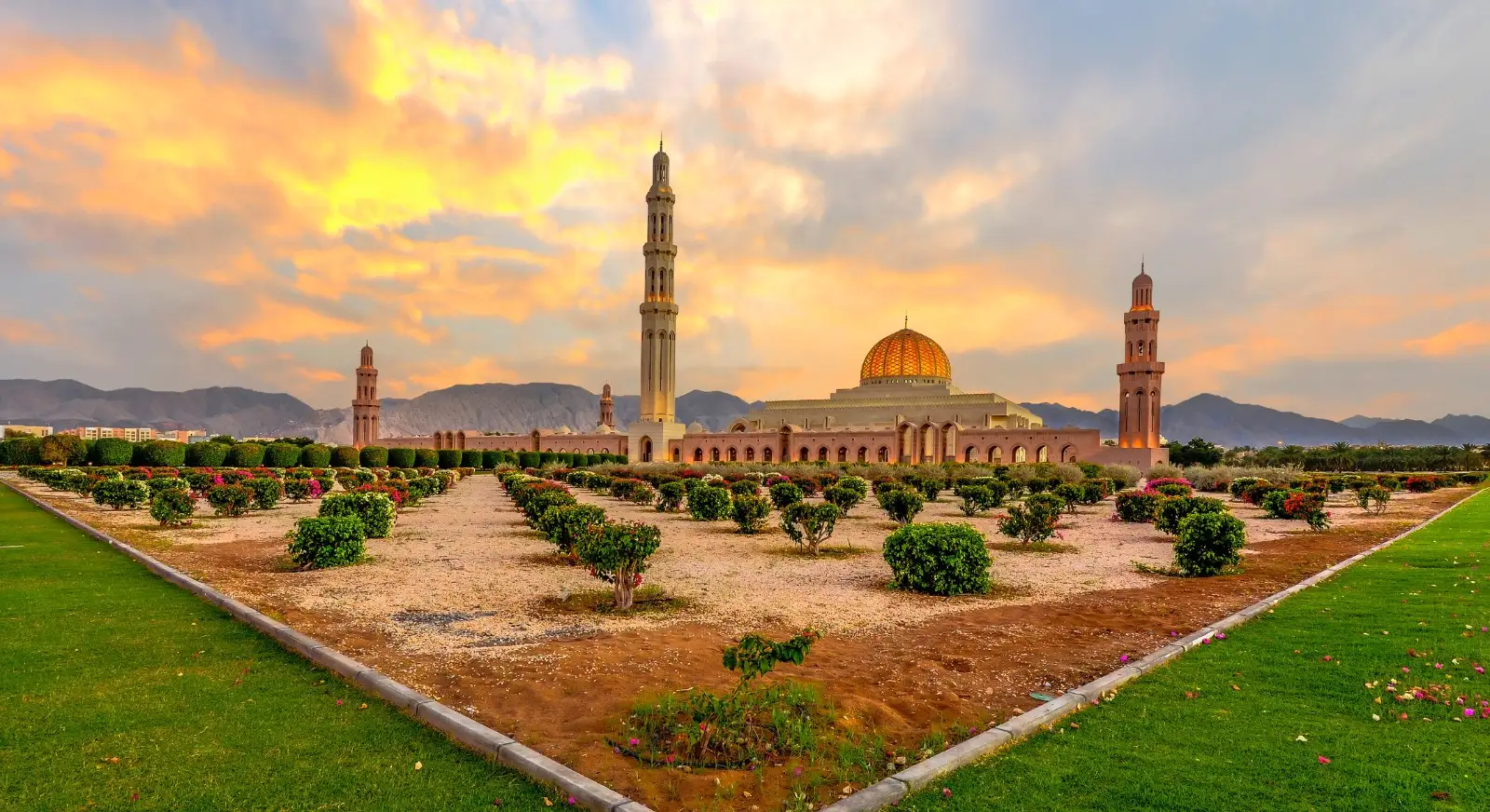 Sultan-Qaboos-Grand-Mosque-Oman-IML-Trave