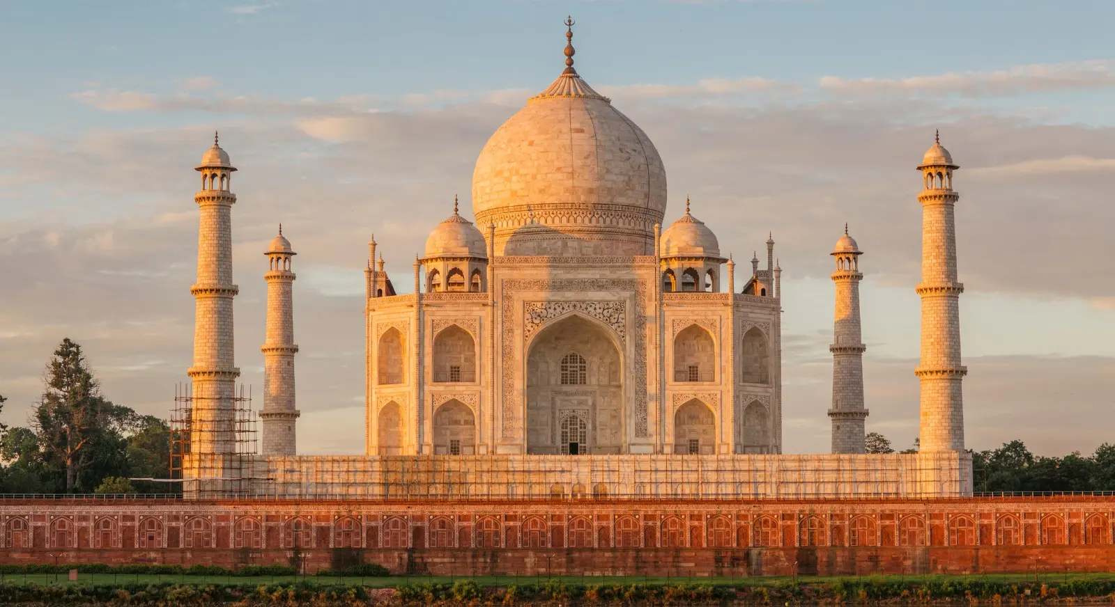 Taj-Mahal-Agra-IML-Travel