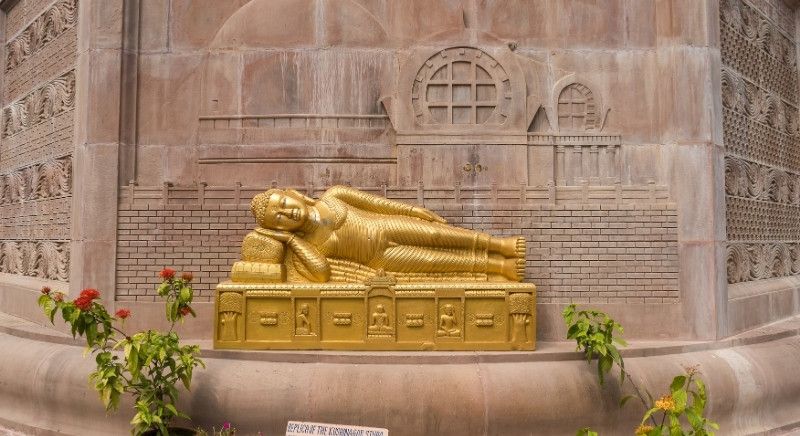 The-Giant-Buddha-in-Sarnath-Buddhist-pilgrimage-IML-Travel