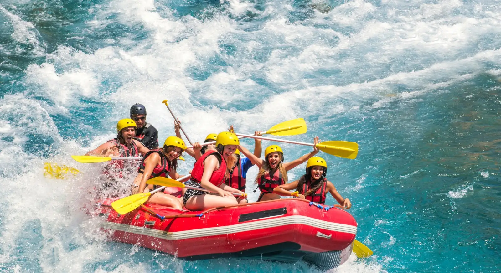Tourists-River-Rafting-Rishikesh-IML-Travel