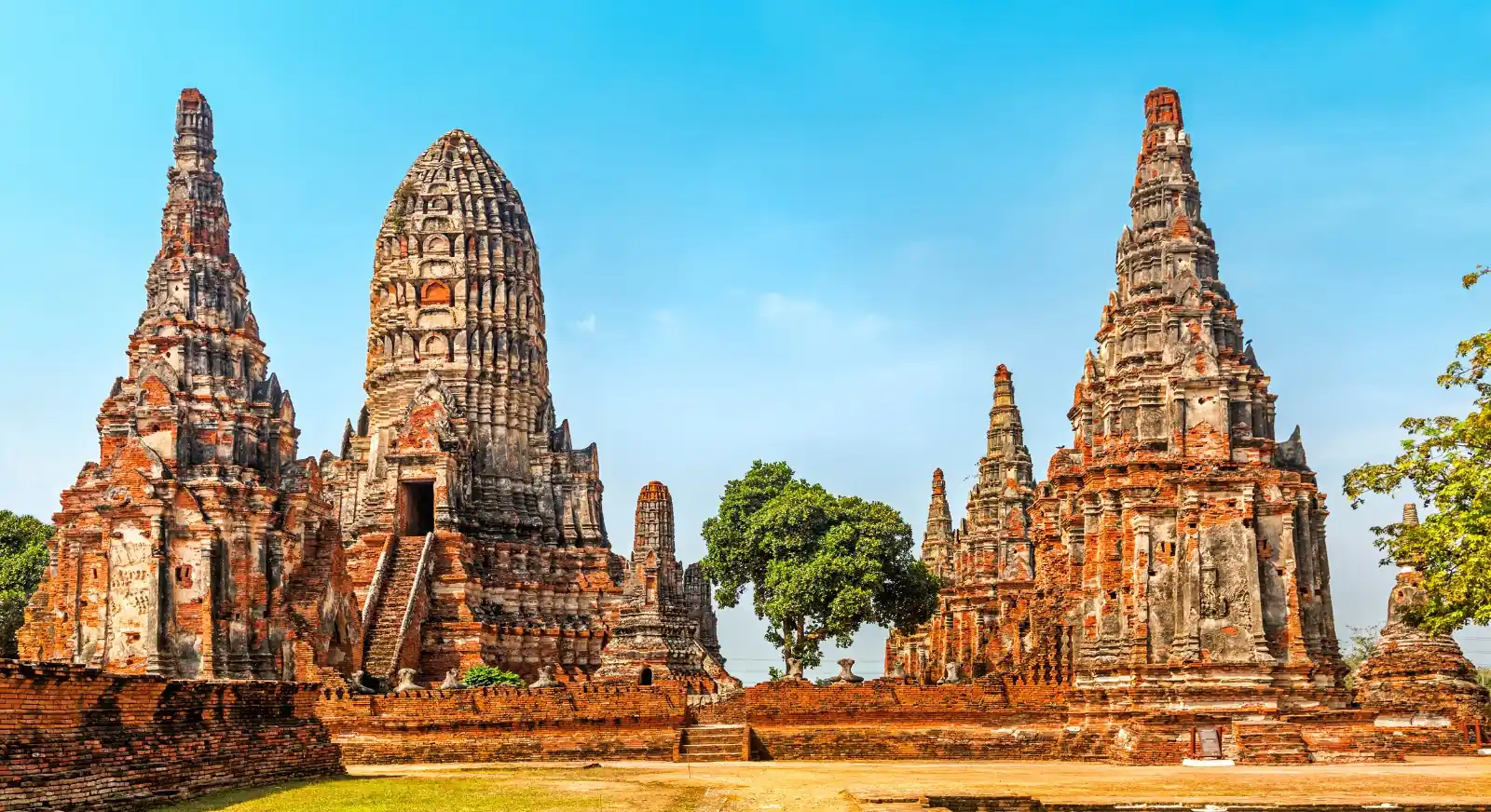 Wat-Chaiwatthanaram-Temple-Ban-Pom-Thailand-IML-Travel