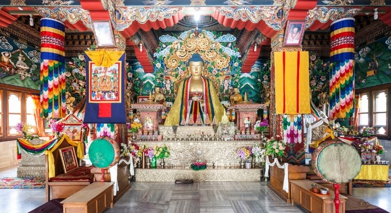 inner-view- of-Mahabodhi-Temple-Bodh-Gaya-IML-Travel