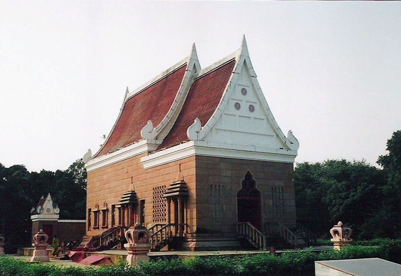 Thai-temple-and-monastery-Sarnath-IML-Travel